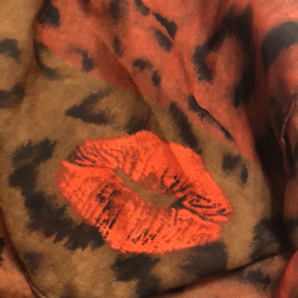 Chico’s Anniversary ombré animal print scarf/wrap - Picture 4 of 9
